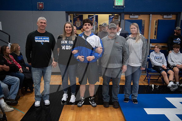20241219WrestlingSrNight_036