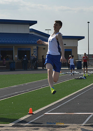 HS BOYS TRACK_080