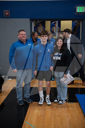 20241219WrestlingSrNight_004