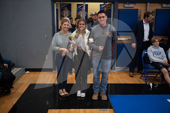 20241219WrestlingSrNight_044