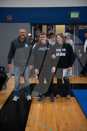 20241219WrestlingSrNight_020