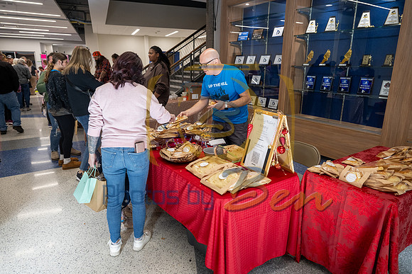 Farmers Market_12.8.24_008