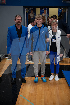 20241219WrestlingSrNight_010