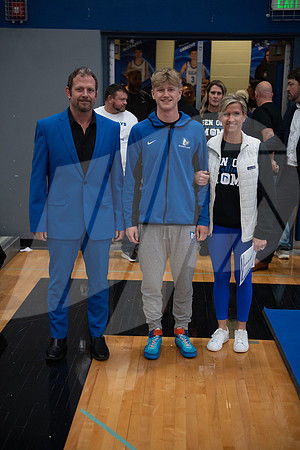 20241219WrestlingSrNight_007